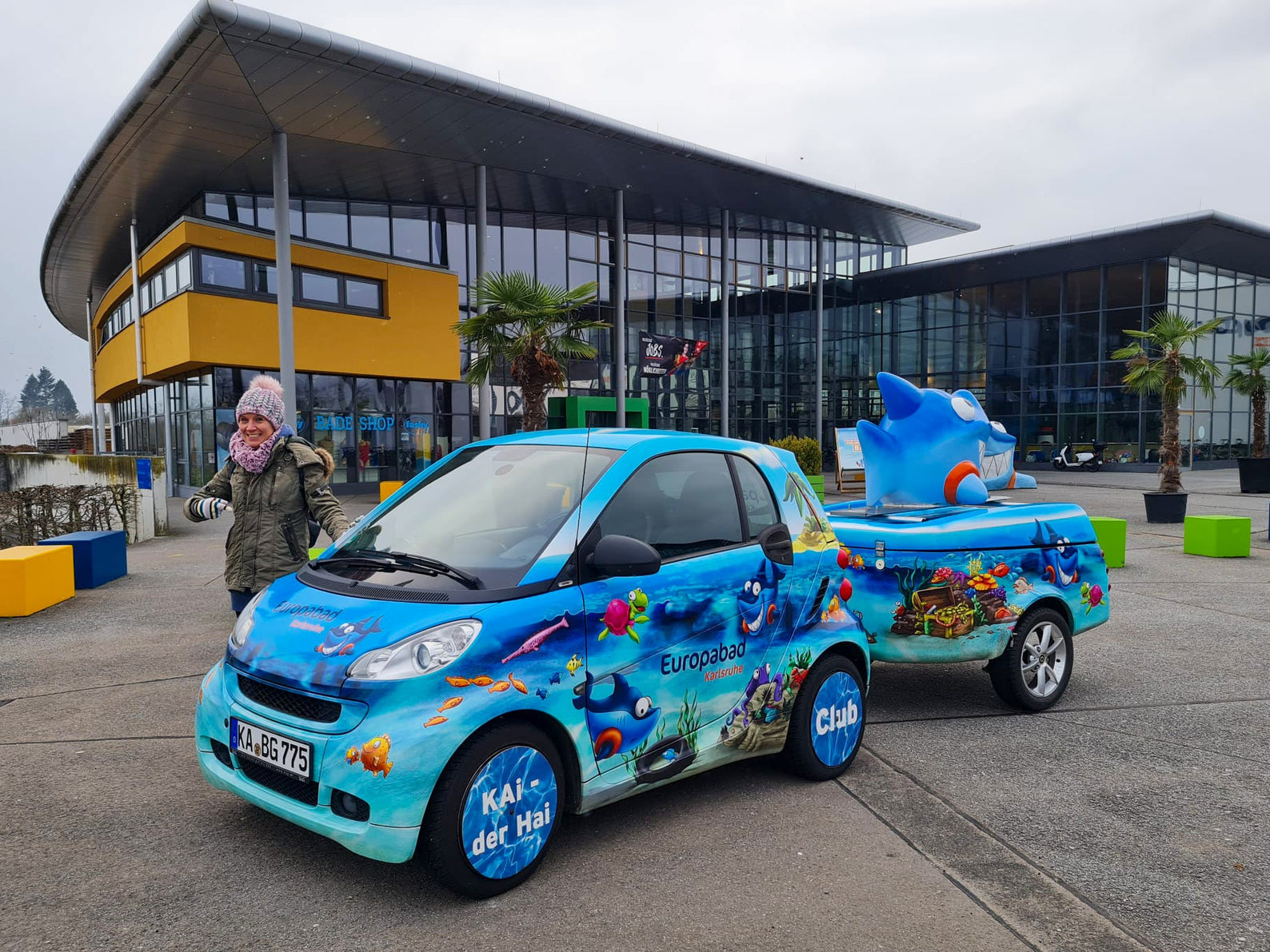 KAI der Hai Szene auf dem Europabad Werbemobil